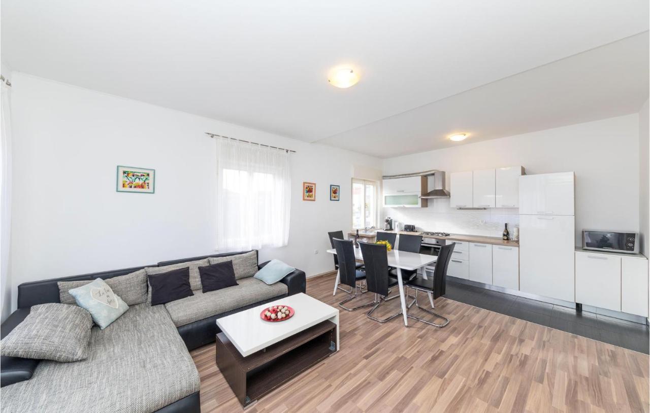 Nice Apartment In Kastel Stafilic With Sauna Kaštela Buitenkant foto