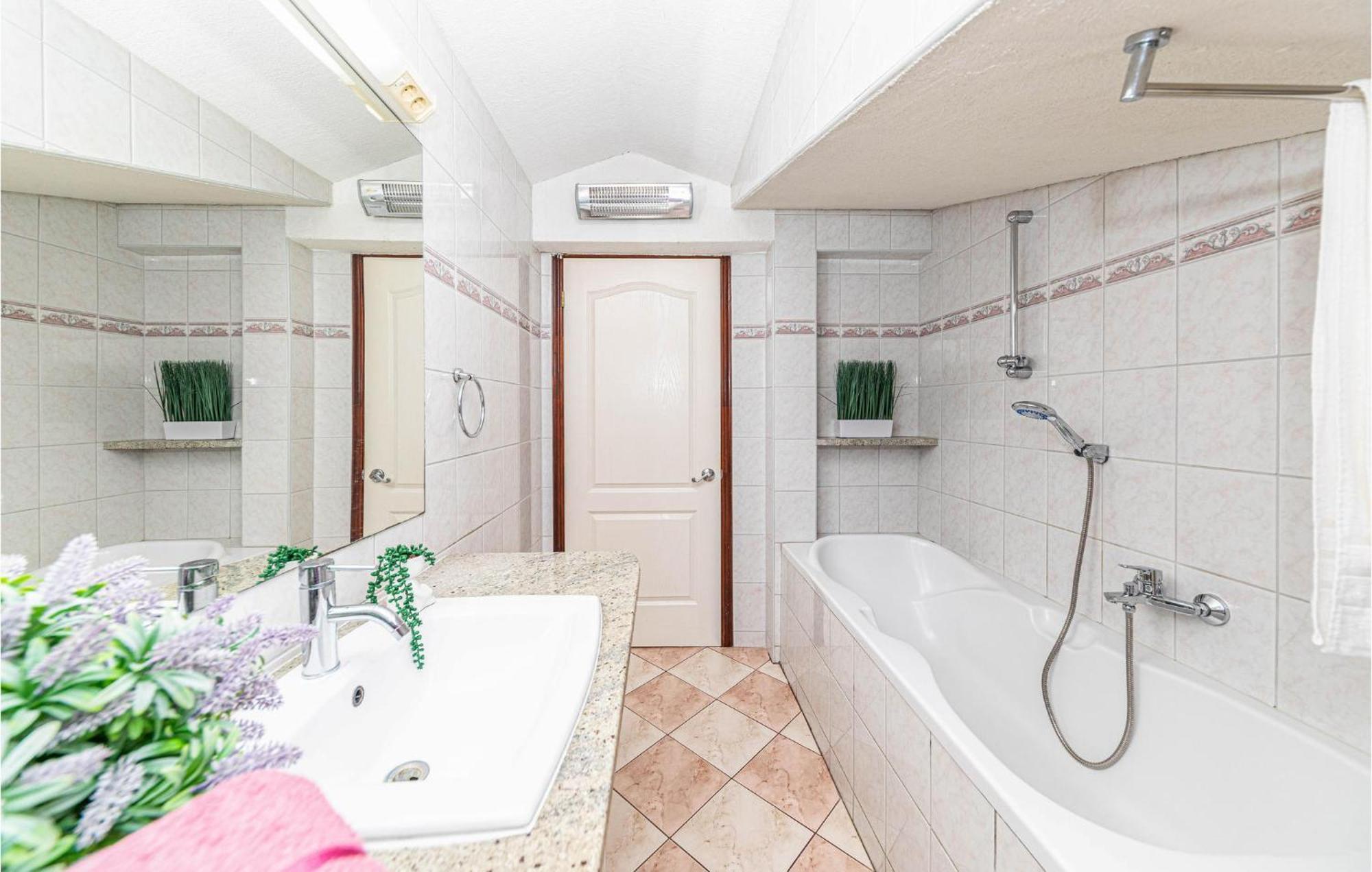 Nice Apartment In Kastel Stafilic With Sauna Kaštela Buitenkant foto
