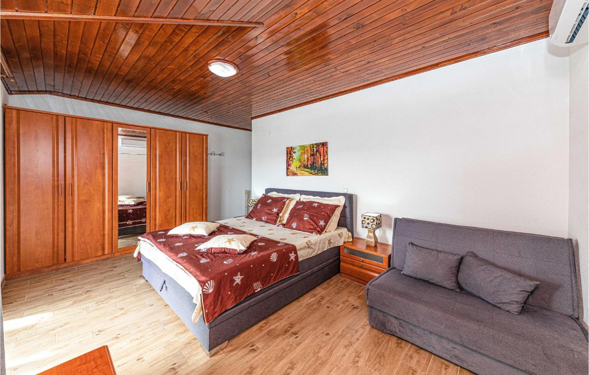 Nice Apartment In Kastel Stafilic With Sauna Kaštela Buitenkant foto